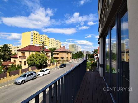 . | Pronájem bytu, 2+kk, 66 m²