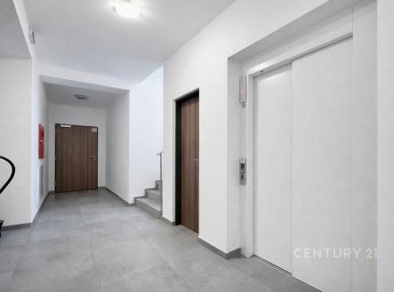 . | Pronájem bytu, 2+kk, 61 m²