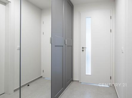 . | Pronájem bytu, 1+kk, 32 m²