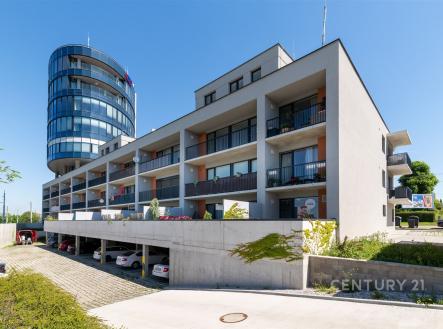 . | Pronájem bytu, 2+kk, 70 m²