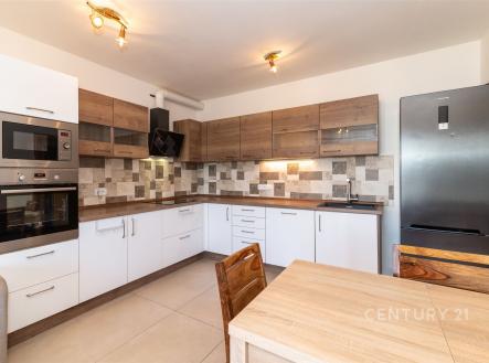 . | Pronájem bytu, 2+kk, 70 m²