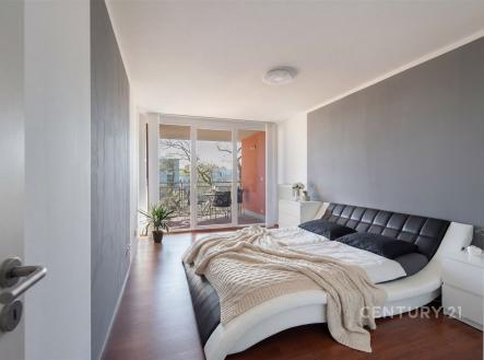 . | Pronájem bytu, 2+kk, 71 m²
