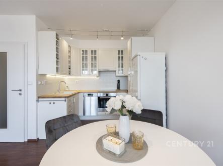 . | Pronájem bytu, 2+kk, 71 m²