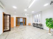 Prodej - dům/vila, 686 m²