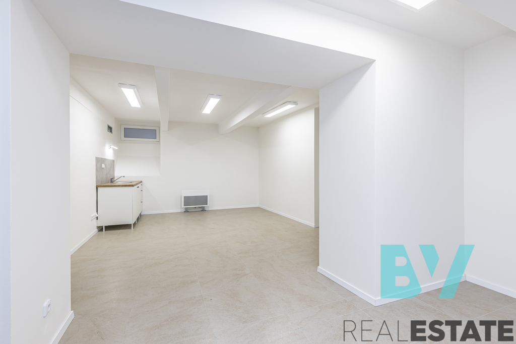 Vstupní prostor s umyvadlem