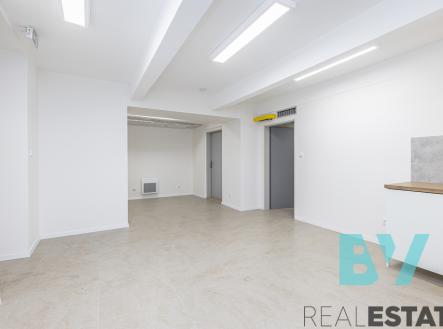 Vstupní prostor s umyvadlem | Pronájem - obchodní prostor, 227 m²