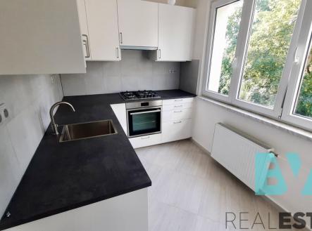 5112b4f4-456a-40cd-810f-212a5180aaf3-1-201-a.jpeg | Pronájem bytu, 2+1, 53 m²