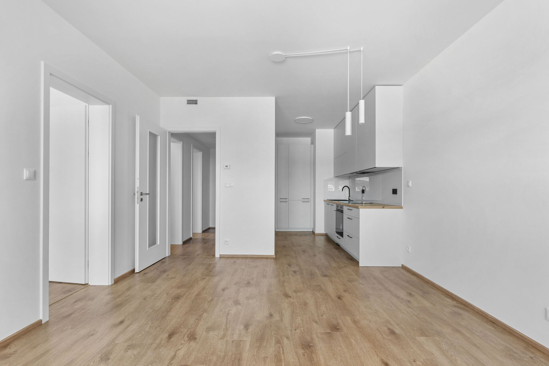 Moderní byt 2+kk s lodžií a parkováním v Hloubětíně