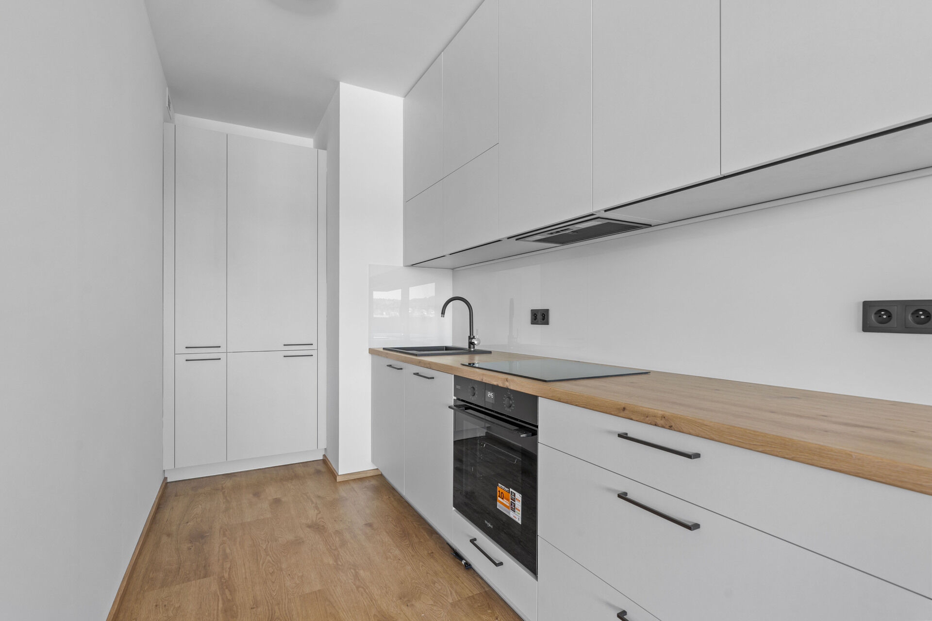 Moderní byt 2+kk s lodžií a parkováním v Hloubětíně