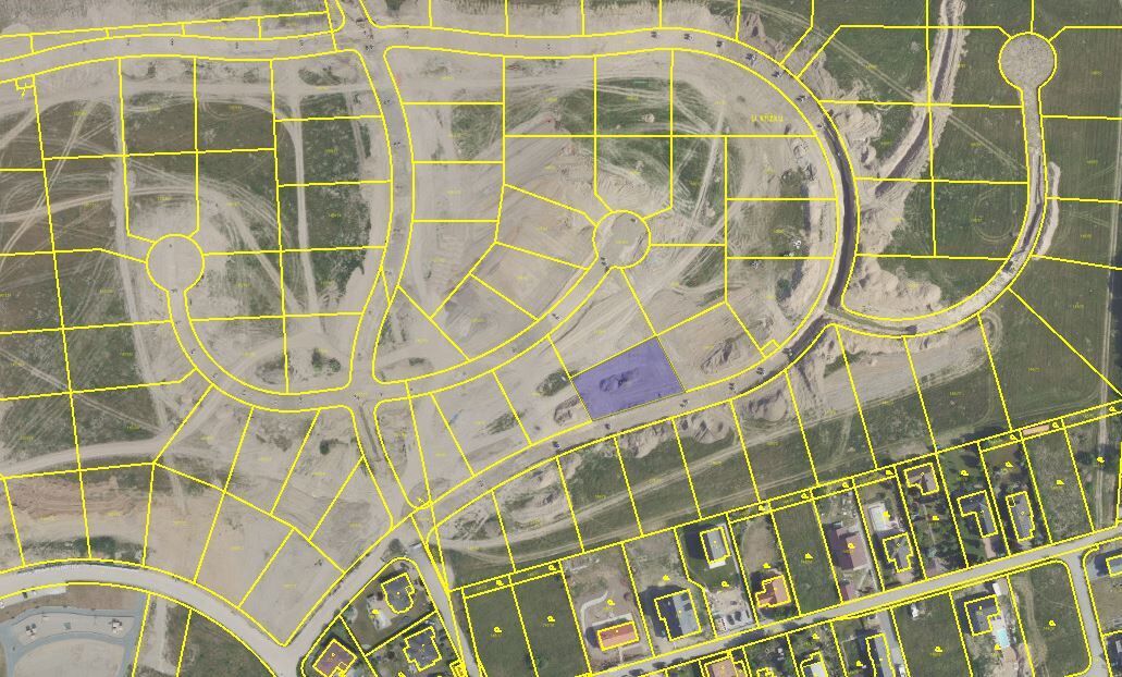 Exkluzivní stavební pozemek 562 m² v Trnové – Váš nový domov na dosah Prahy