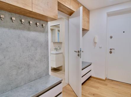 . | Pronájem bytu, 2+1, 56 m²