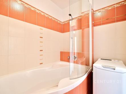 . | Pronájem bytu, 3+kk, 63 m²