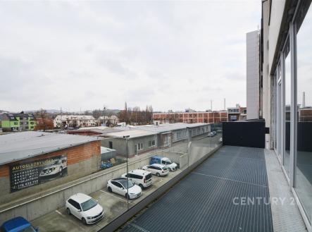 Balkon  | Pronájem - kanceláře, 53 m²