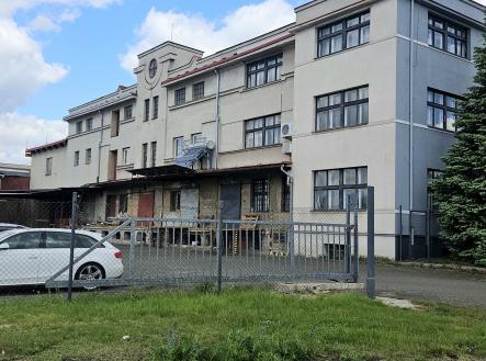 Parkování | Pronájem - obchodní prostor, 300 m²