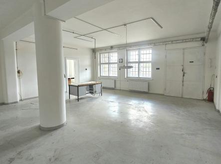 Místnost 56 m2 | Pronájem - obchodní prostor, 76 m²