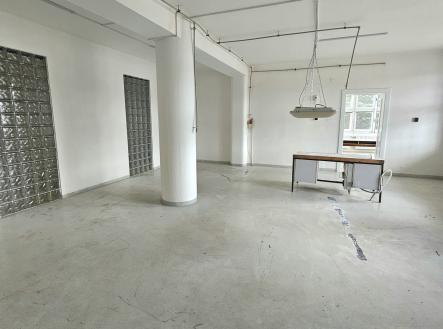 Místnost 56 m2 | Pronájem - obchodní prostor, 76 m²