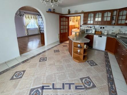 00057_1_NP_kuchyně | Prodej - dům/vila, 252 m²