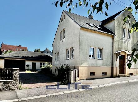 Pronájem - kanceláře, 300 m²