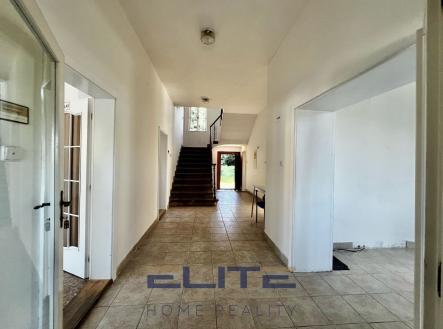 00079-11 | Pronájem - kanceláře, 300 m²