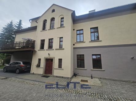 Vstup a parkování | Pronájem - komerční objekt, jiný, 29 m²