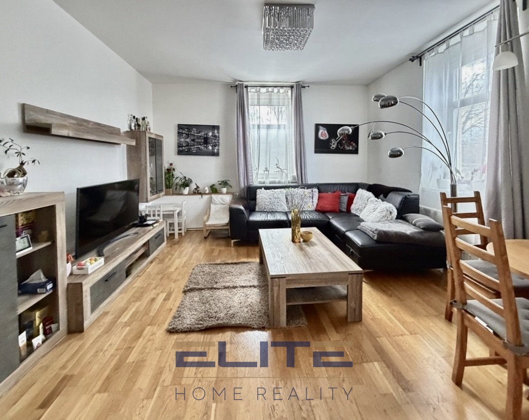 prodej-bytu-3-kk-73-m2-s-terasou-12-m2-a-zahradou-liberec-tylova-00150-obyvaci-pokoj-a875f2