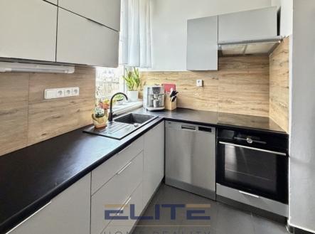 prodej-bytu-3-kk-73-m2-s-terasou-12-m2-a-zahradou-liberec-tylova-00150-kuchynska-linka-e708b4 | Prodej bytu, 3+kk, 85 m²