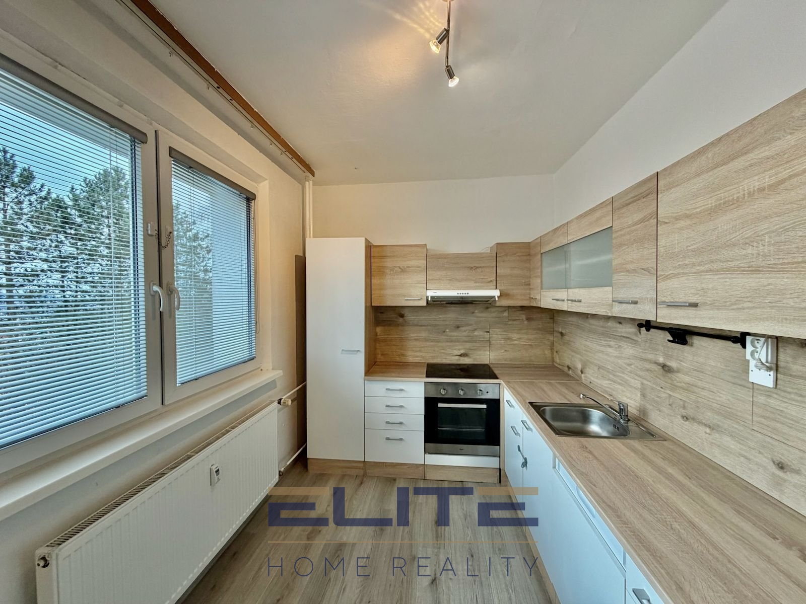 BA651C18-9873-4BB5-AB7A-C44518D9A9E3