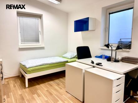 Neprůchozí pokoj | Pronájem bytu, 2+1, 40 m²