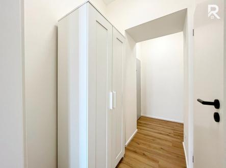 Zázemí (2) | Pronájem bytu, 1+kk, 25 m²