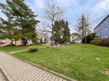 Okolí domu (2) | Pronájem bytu, 1+kk, 28 m²