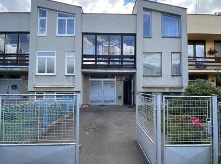 Pronájem - dům/vila, 178 m²
