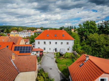 dji-20250912183842-0189-d-kopie.jpg | Prodej - nájemní dům, 284 m²