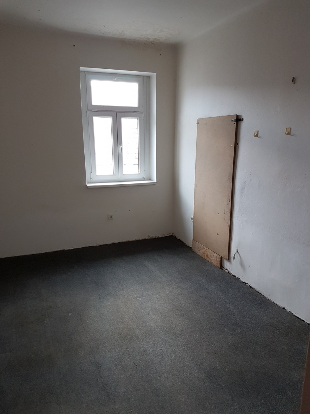 Pronájem skladu, 19 m2, Strančice, ul. Průmyslová, 2.NP, cihla
