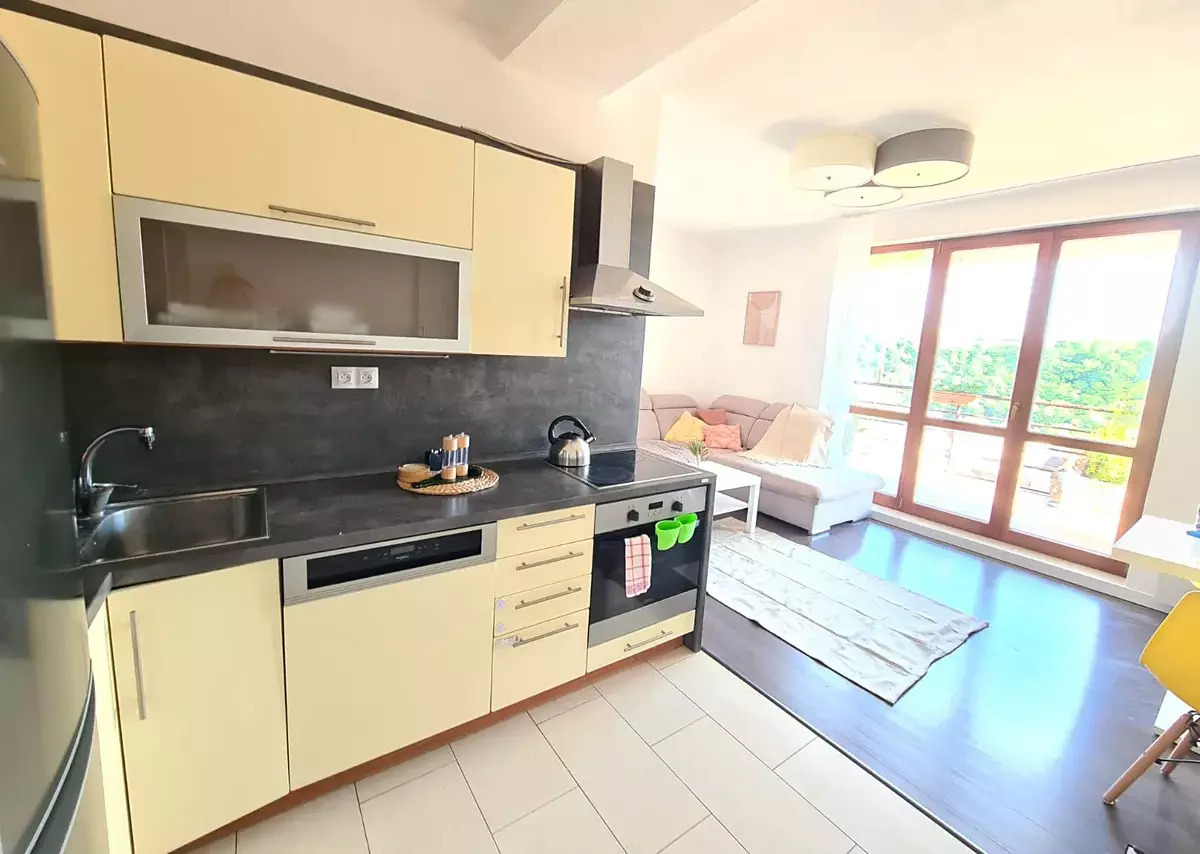 Pronájem bytu 2+kk/T, 79 m2, P5-Smíchov, ul.Mošnova, 4.NP, cihla