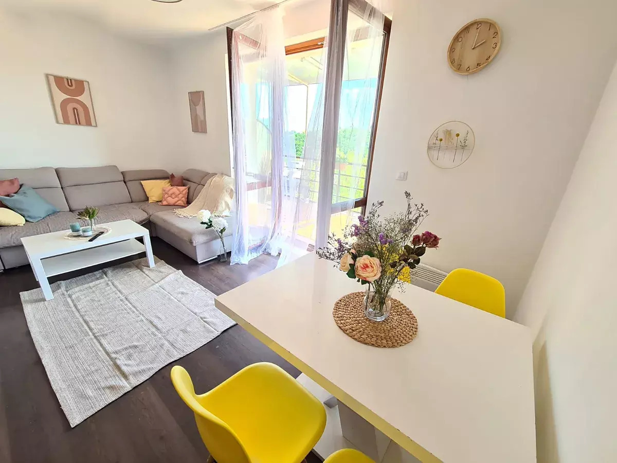 Pronájem bytu 2+kk/T, 79 m2, P5-Smíchov, ul.Mošnova, 4.NP, cihla