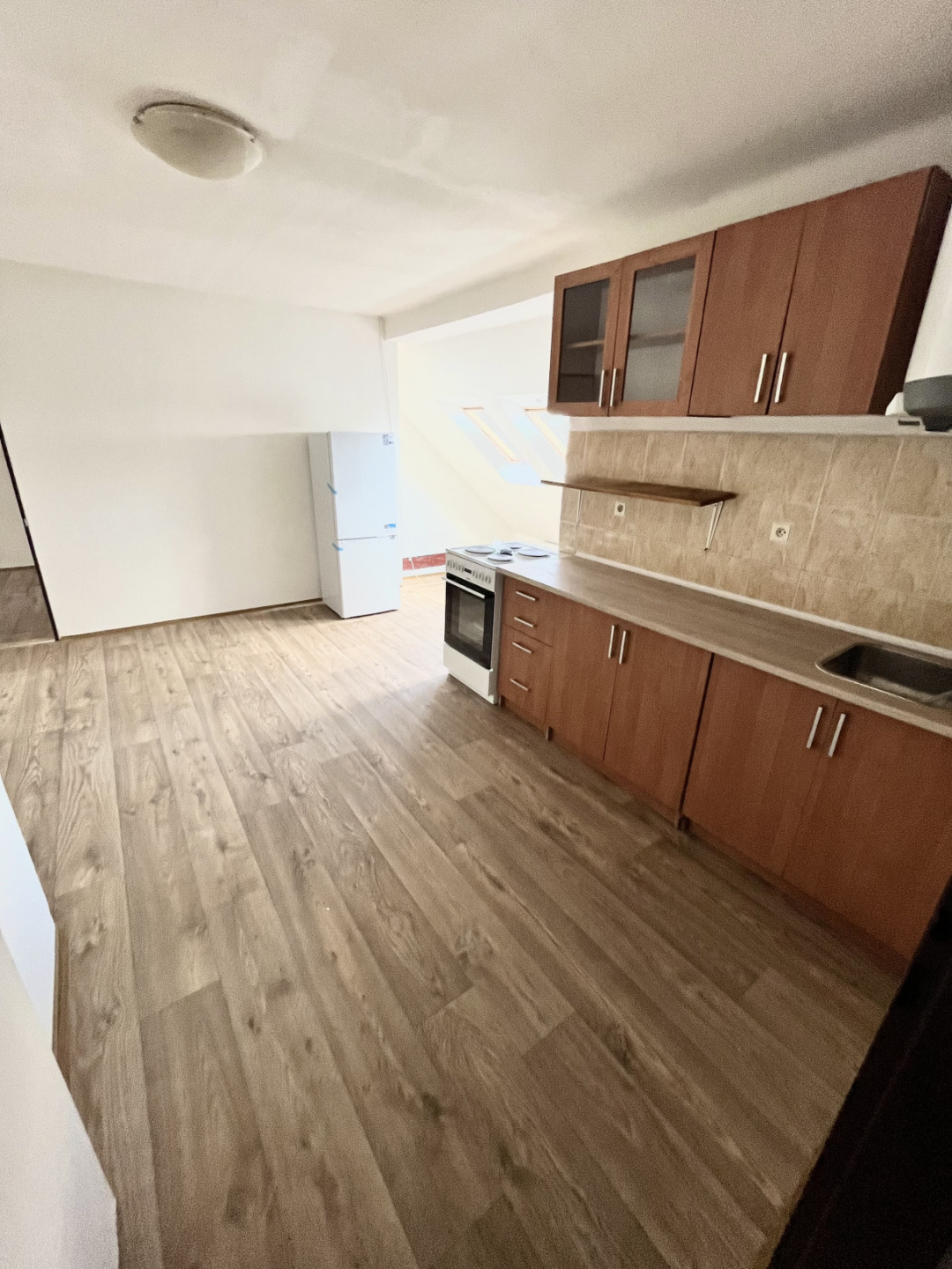 Pronájem bytu 2+kk, 48 m2, Kladno, ul. Amálská, 4.NP, cihla, 