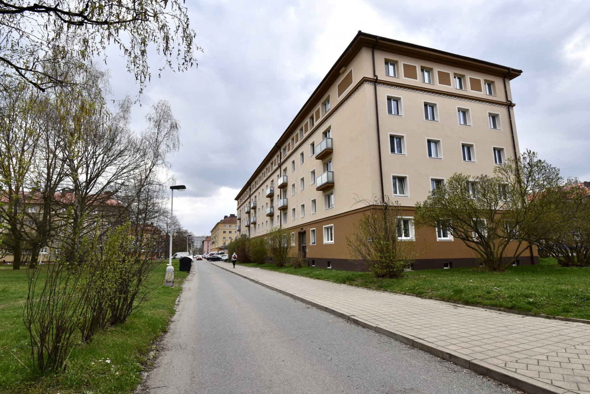 Pronájem bytu 1+1, 43m2, Kladno - Kročehlavy, ul. Gen. Píky, 2.NP, cihla, sklep