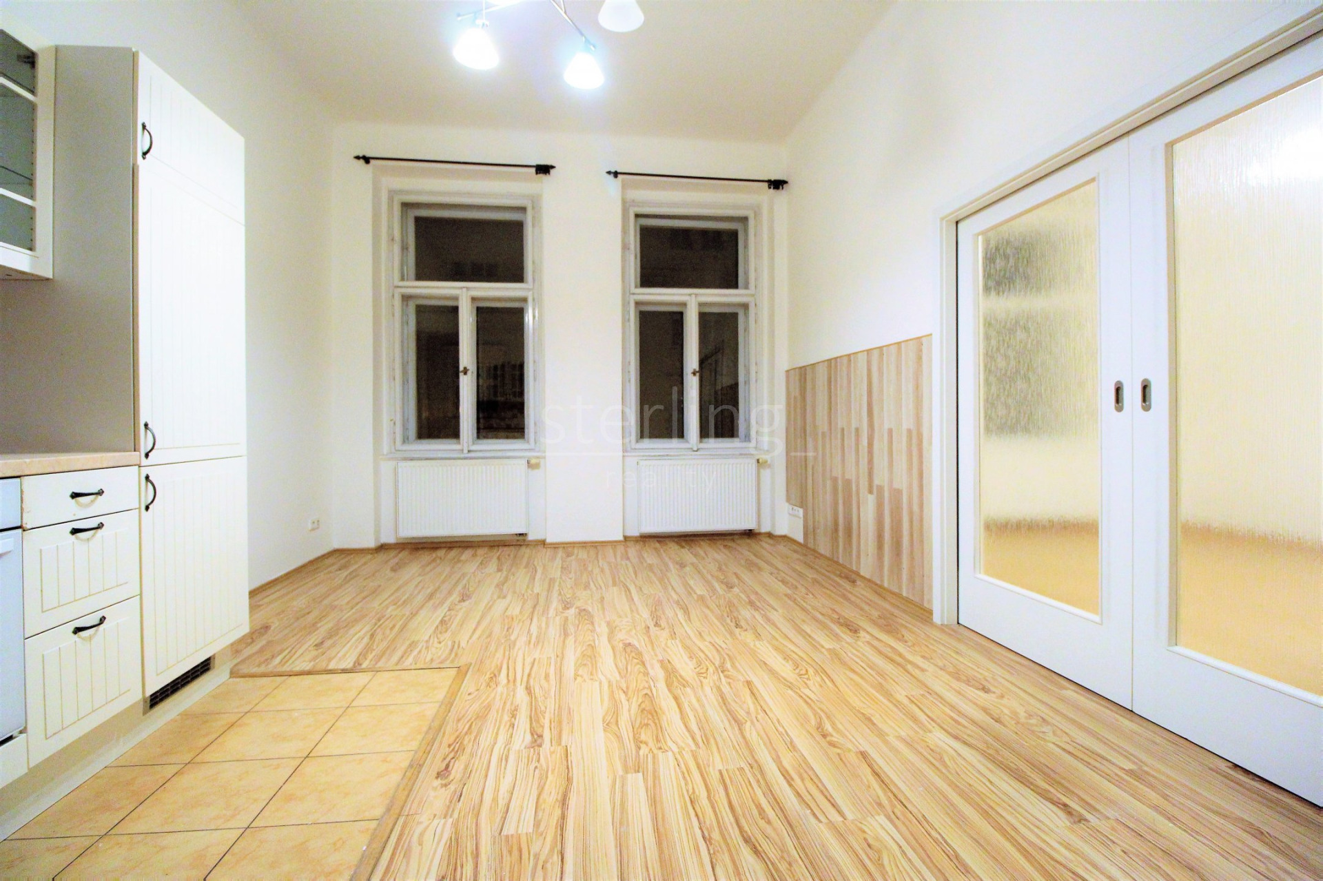 Pronájem bytu 2+kk na rozhranní Vinohrad/Žižkova, ul. Bořivojova,po rekonstrukci, částečně zařízený