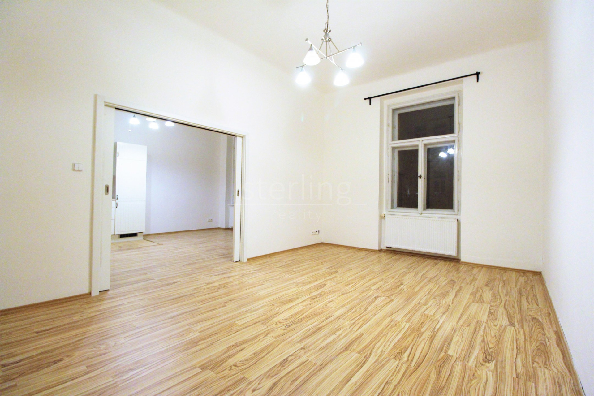 Pronájem bytu 2+kk na rozhranní Vinohrad/Žižkova, ul. Bořivojova,po rekonstrukci, částečně zařízený