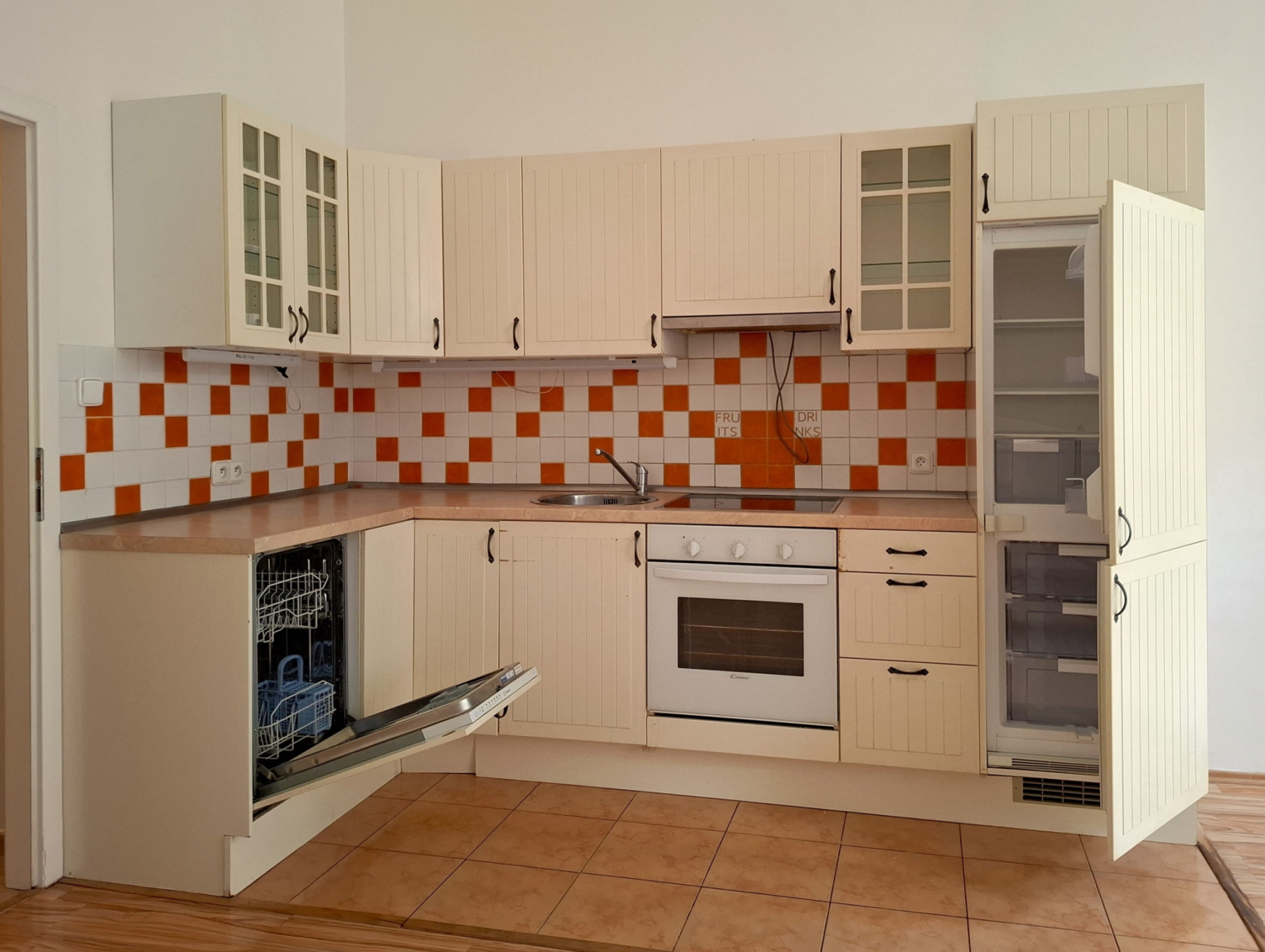 Pronájem bytu 2+kk na rozhranní Vinohrad/Žižkova, ul. Bořivojova,po rekonstrukci, částečně zařízený