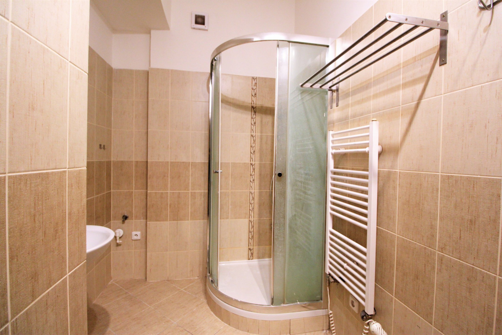 Pronájem bytu 2+kk na rozhranní Vinohrad/Žižkova, ul. Bořivojova,po rekonstrukci, částečně zařízený