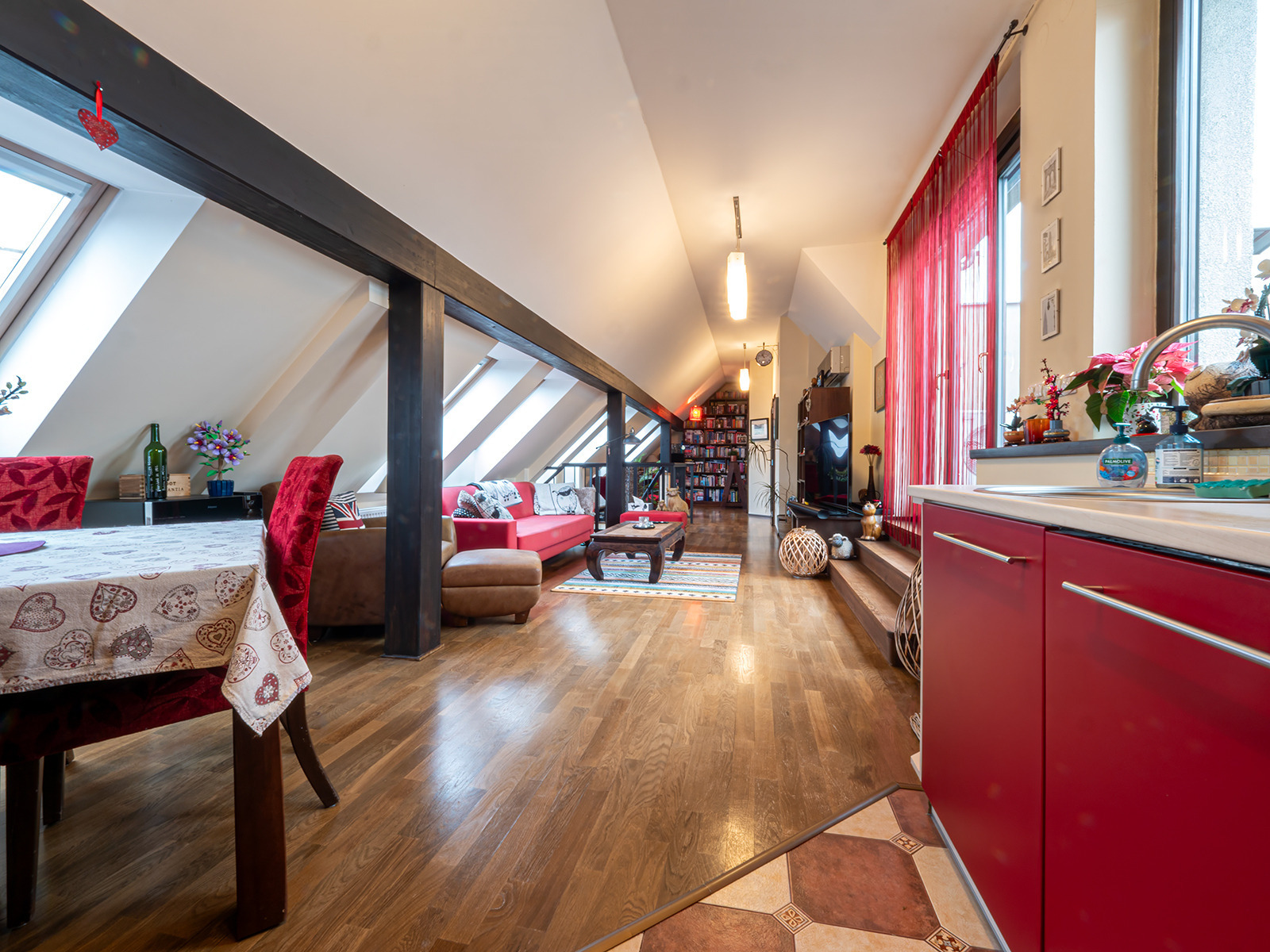 Prodej bytu 4 + k.k. 164 m² (terasa 39 m²), Praha 4 - Podolí, ul. Doudova