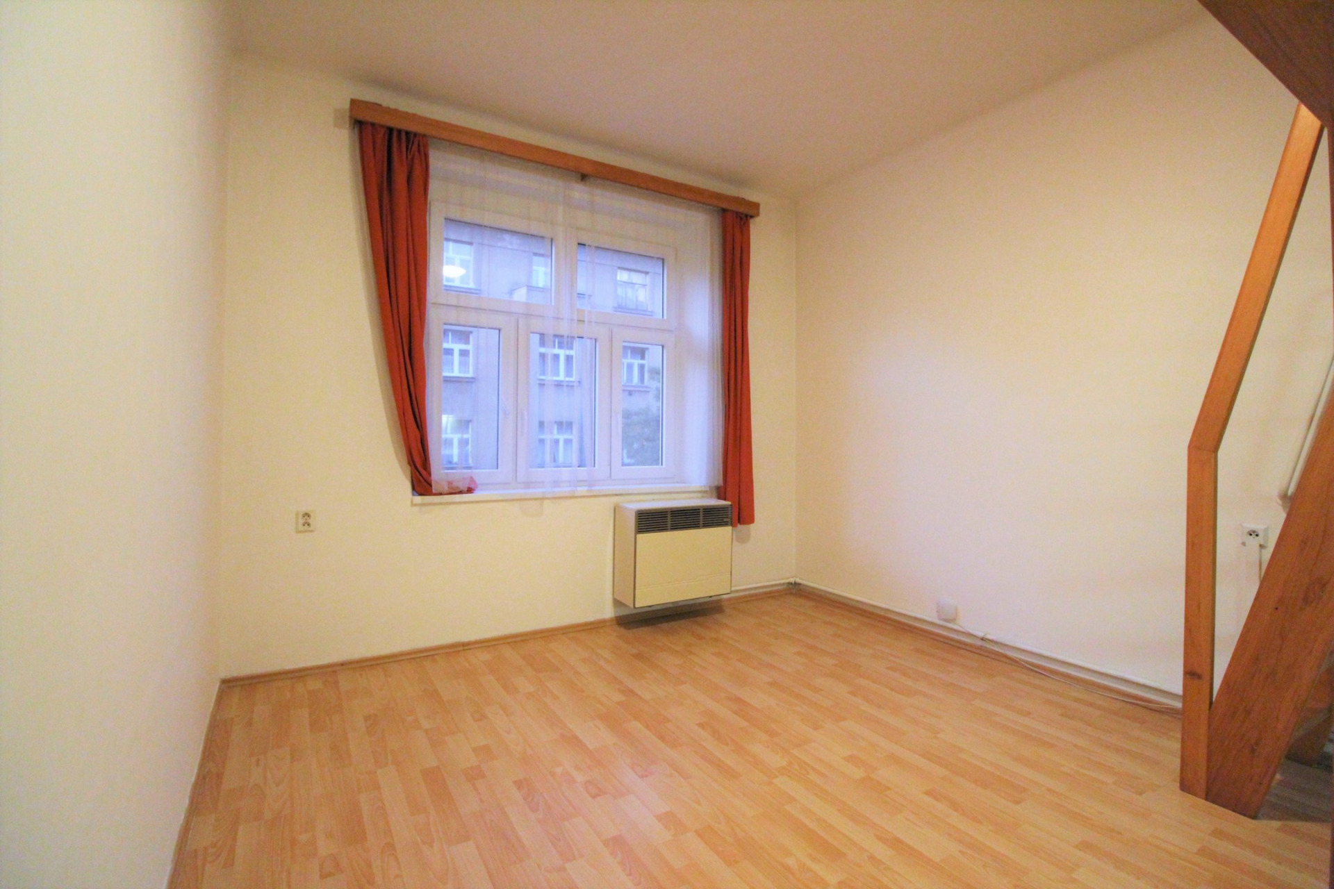 Pronájem bytu 1+kk v ulici Biskupcova, Praha 3 - Žižkov, ihned k nastěhování