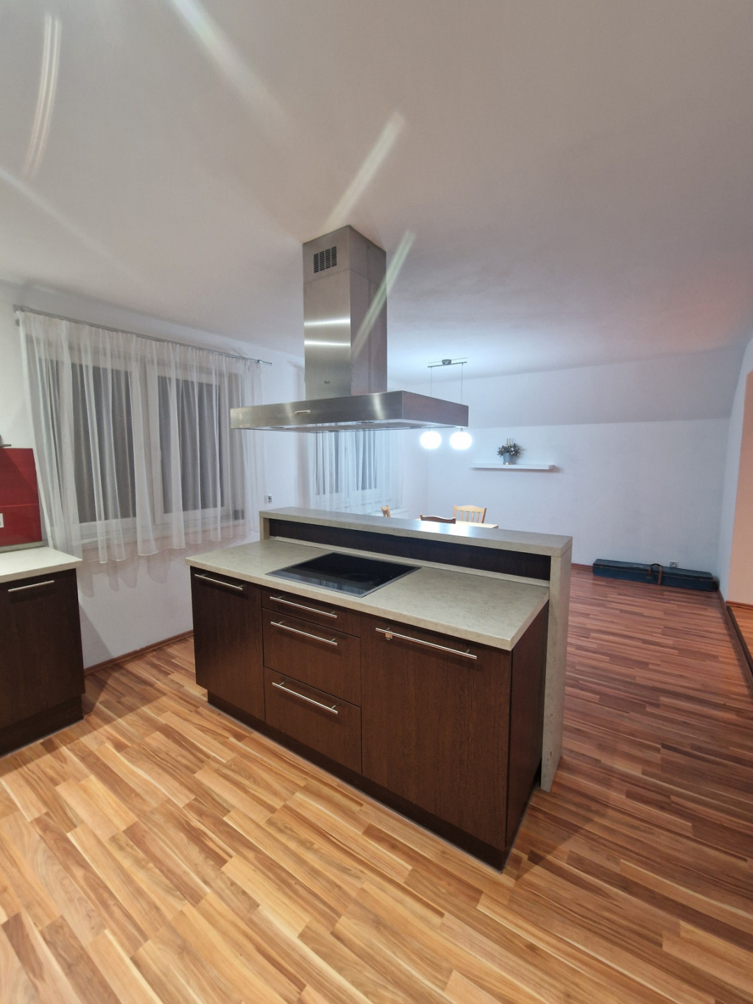 Nabízíme k pronájmu byt 3+kk, 85 m² – Radonice, ul. Vobůrecká