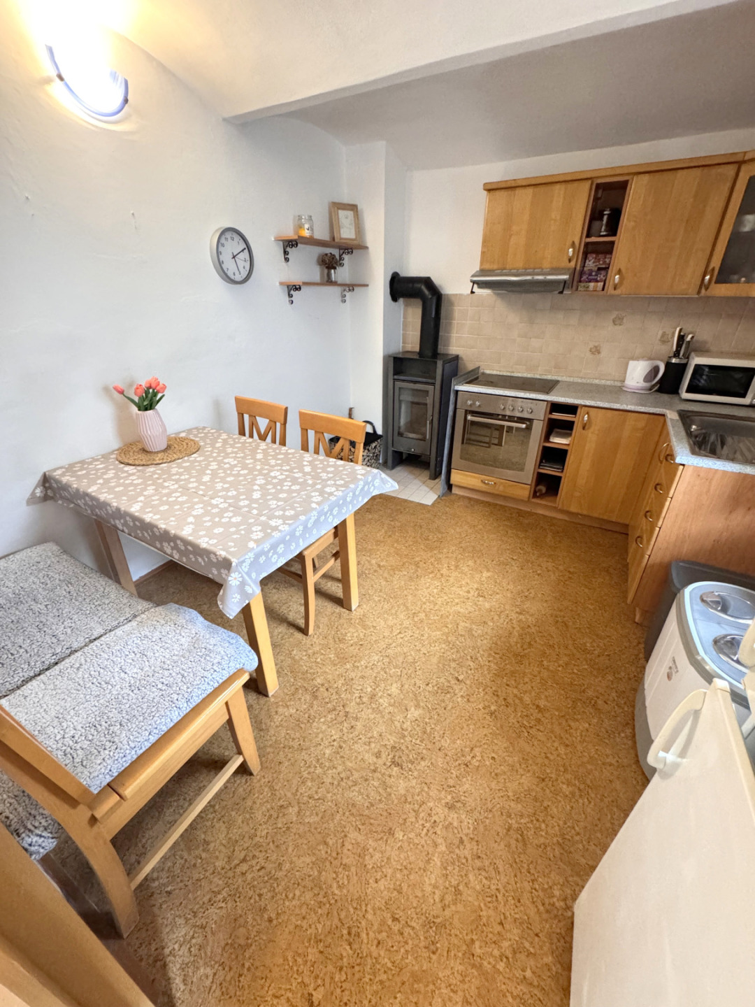 Pronájem bytu 1+1/Z, 24 m2, Roudnice n.L., ul. Chvalínská, 1.NP, cihla