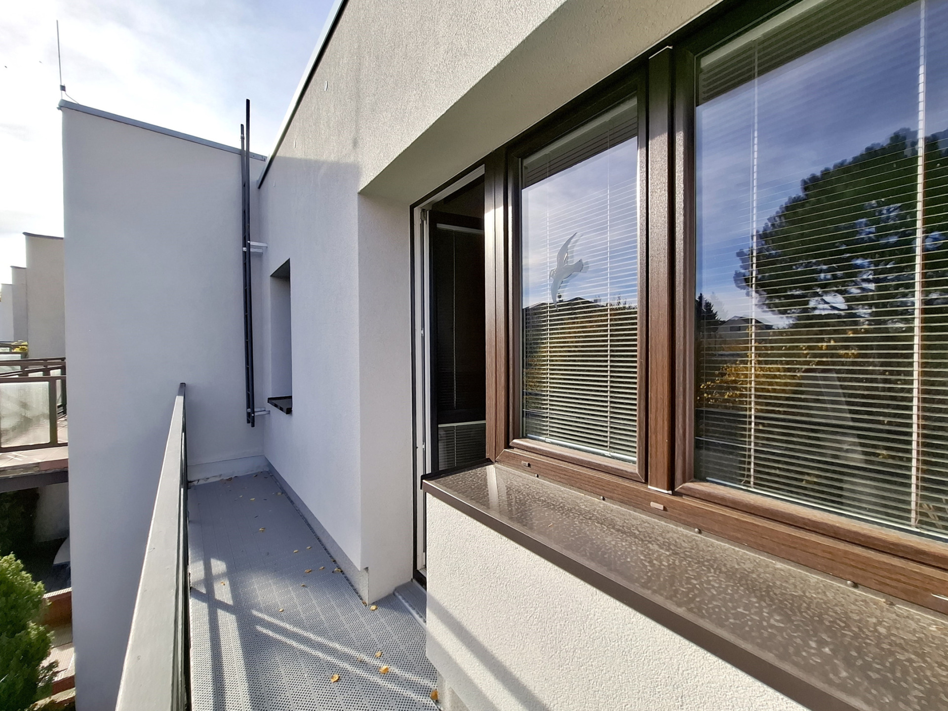 Pronájem poloviny domu (3+kk/terasa) v ulici K remízku, Praha 4 - Chodov, dva neprůchozí pokoje