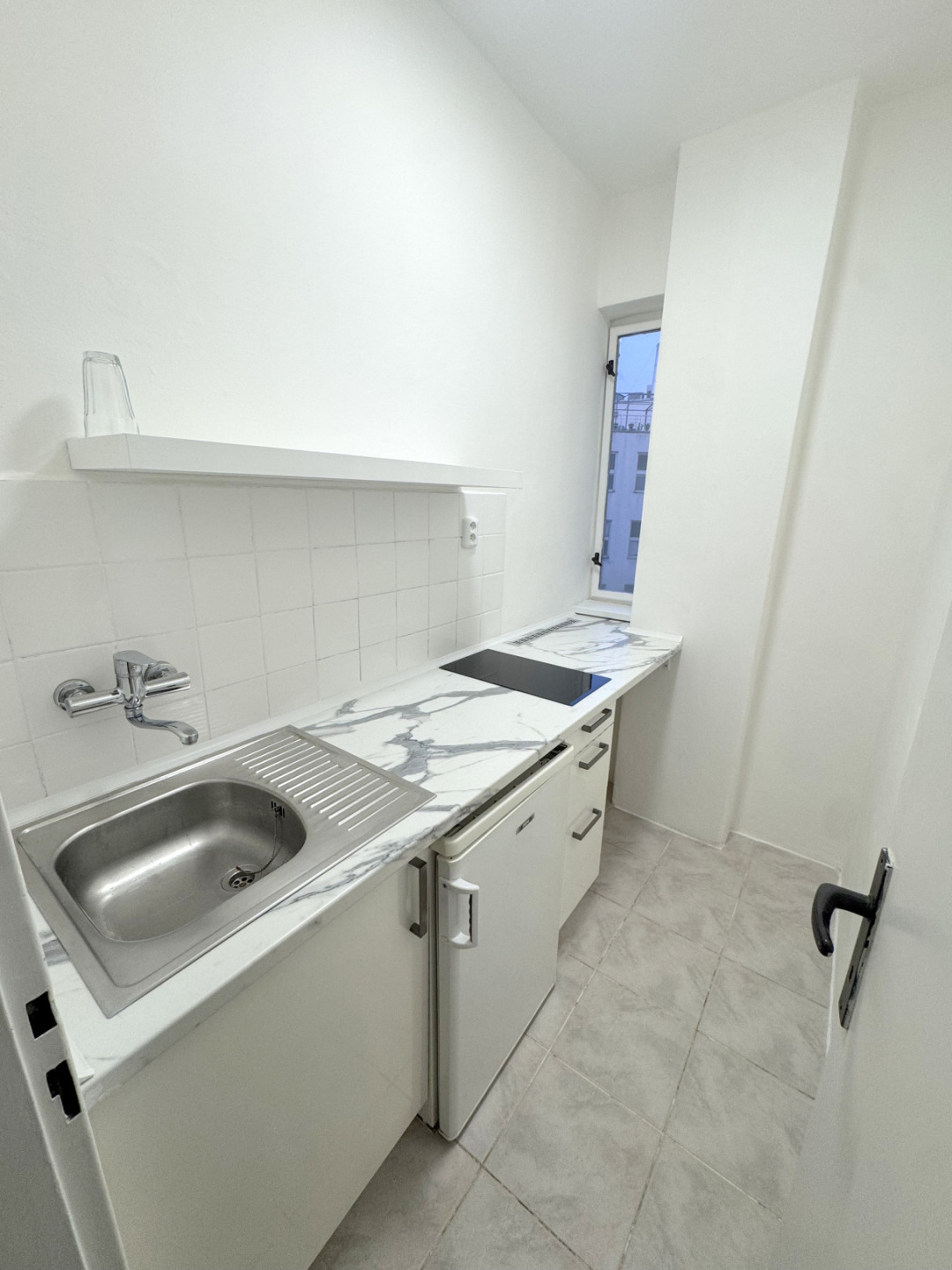 Pronájem bytu 1+1, 38 m2, P2-Vinohrady, ul. Londýnská, 7.NP, cihla