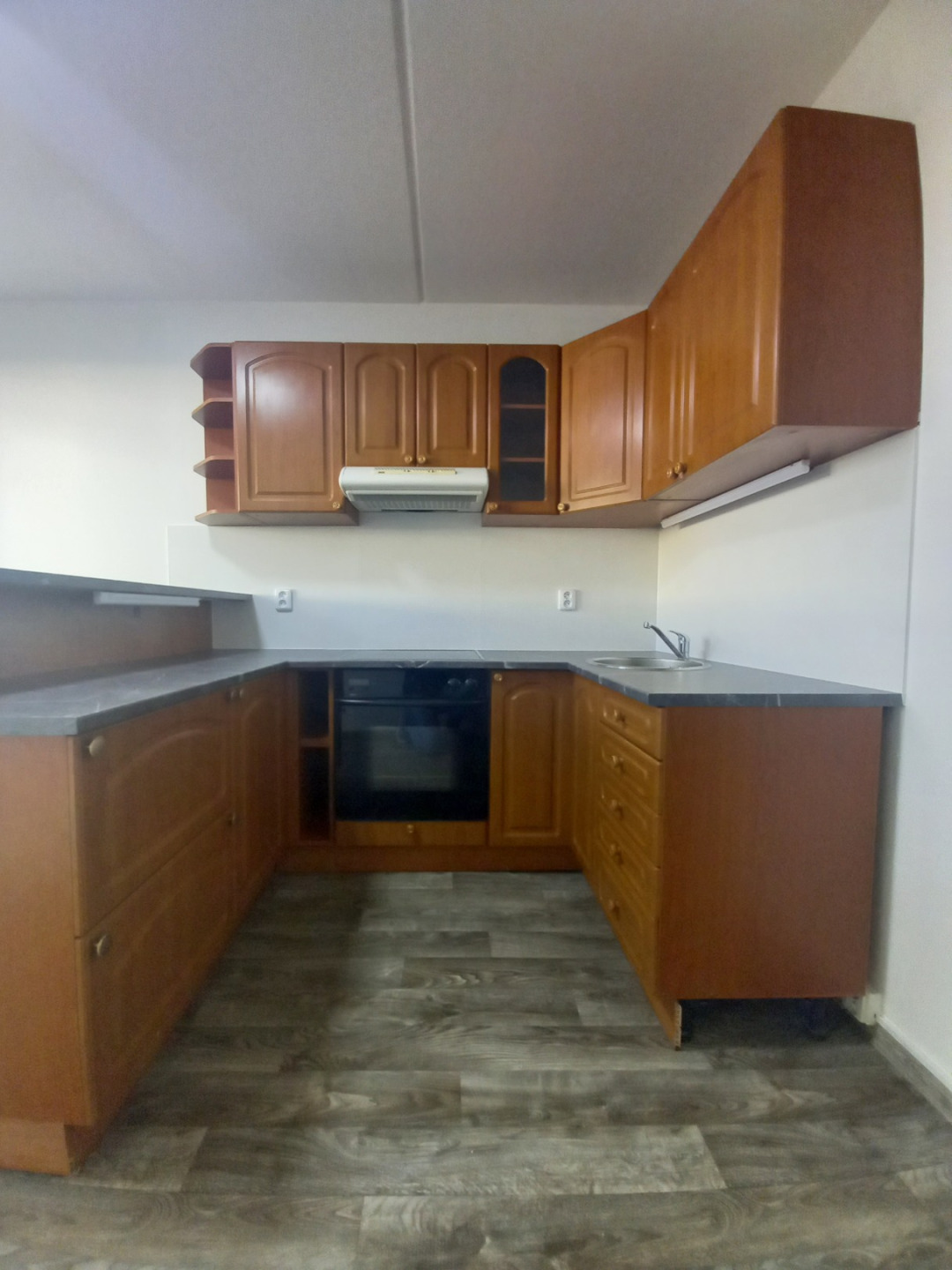 Nabízíme k pronájmu byt 2+kk, 42 m², Praha 9 – Bryksova