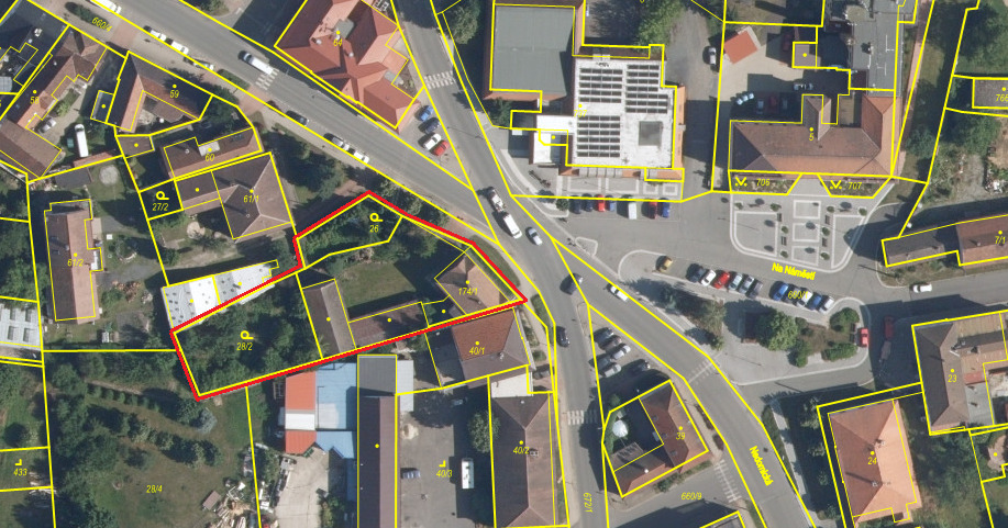 Prodej domu s 2 byty, velkou stodolou s garáží a dalšími nebyt. prostory v obci Všetaty, okr. Mělník
