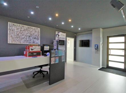 Pronájem - obchodní prostor, 165 m²